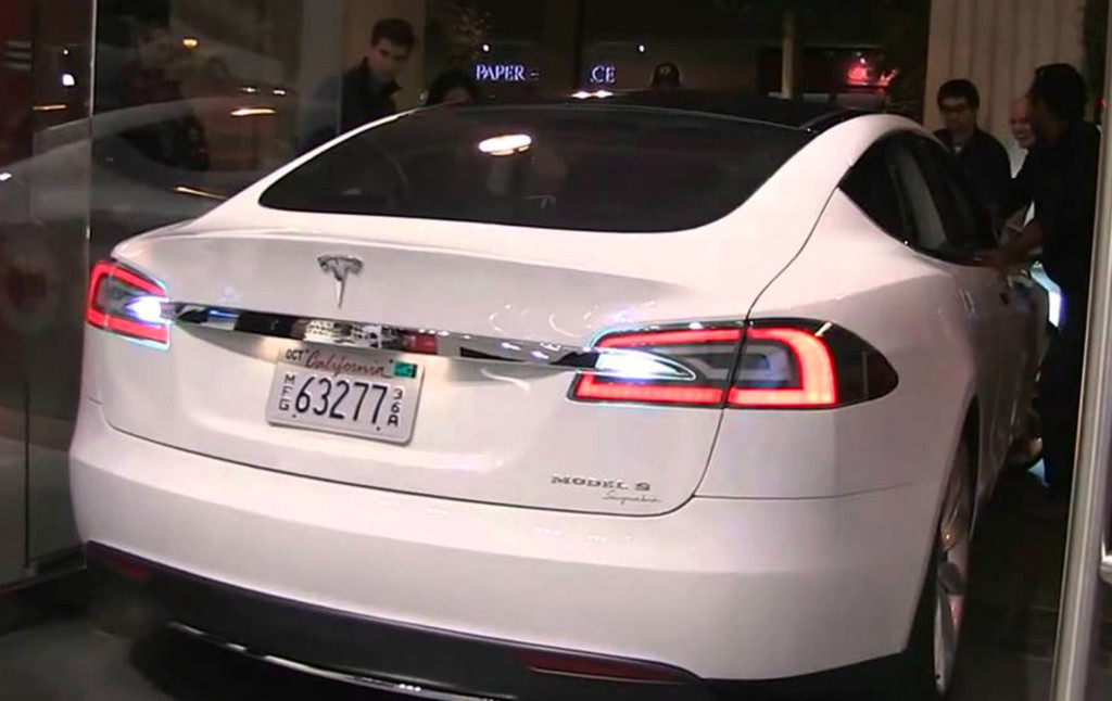 How many reversing lights does a Tesla have? Tesla Owners